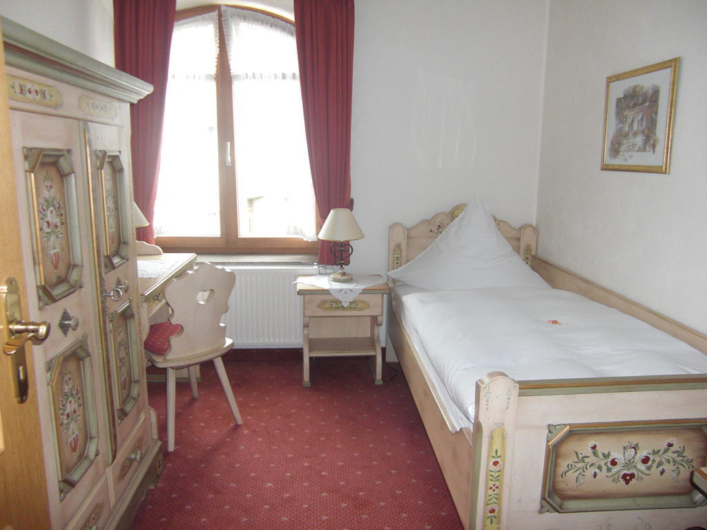 Hotel Restaurant Eifelstube Weibern Bagian luar foto