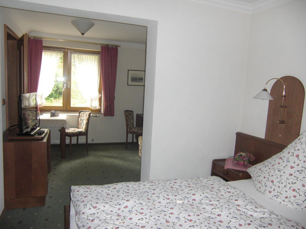 Hotel Restaurant Eifelstube Weibern Bagian luar foto
