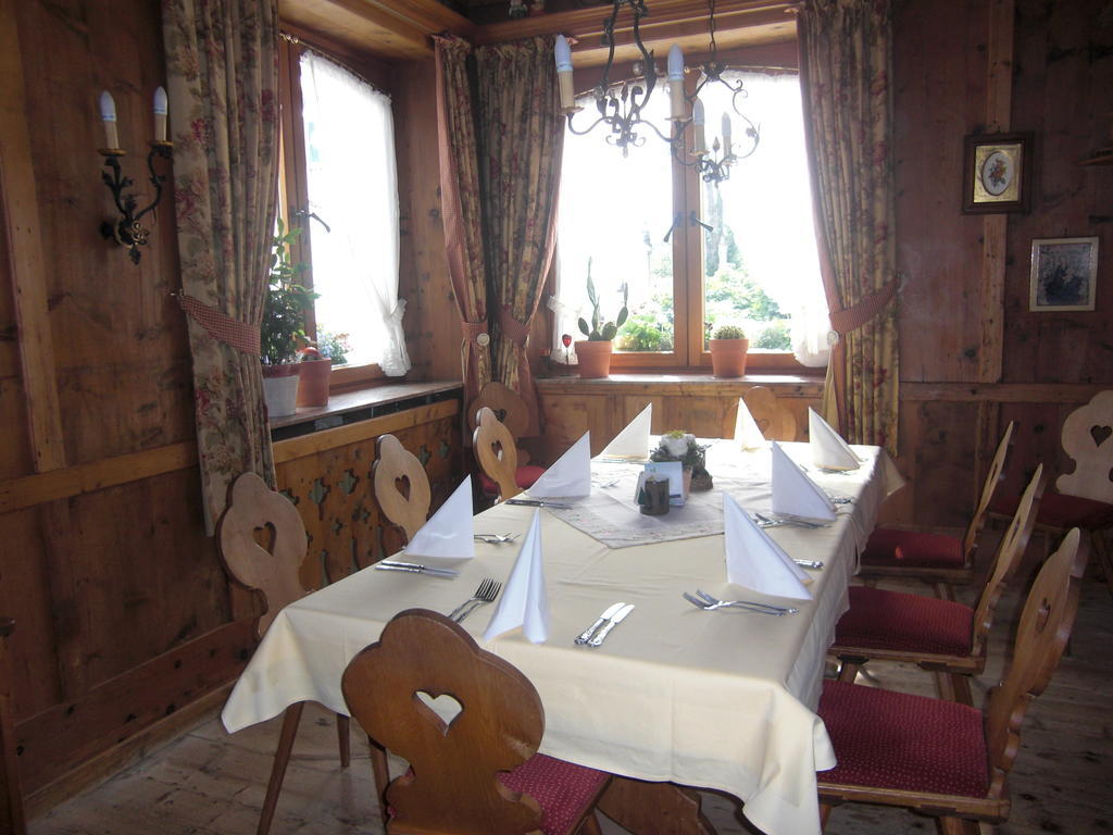 Hotel Restaurant Eifelstube Weibern Bagian luar foto